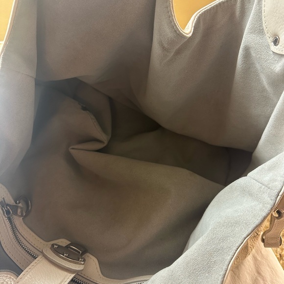 Louis Vuitton L Mahina Blanc - Picture 10 of 17